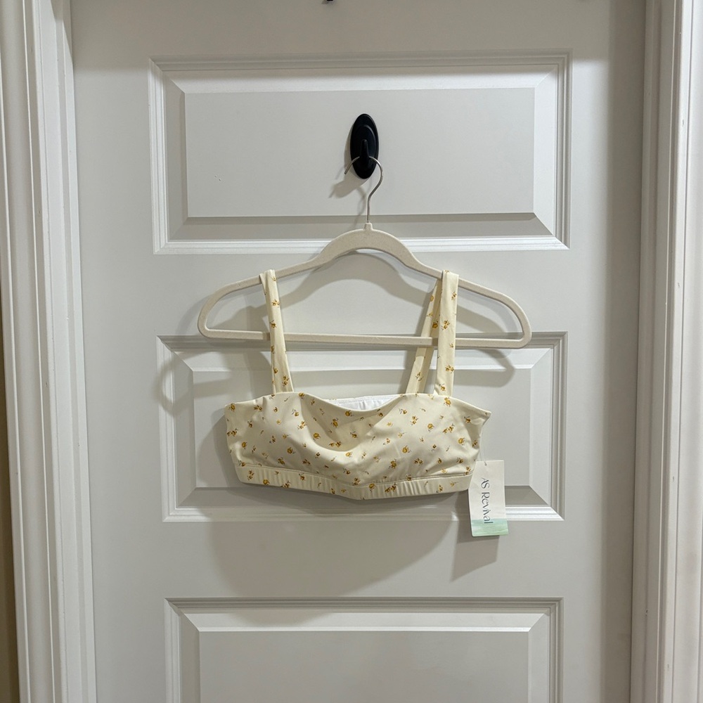 ✨NWT~Altar’d State “Raise the Bar” Floral Sports Bra✨ - Picture 2 of 7